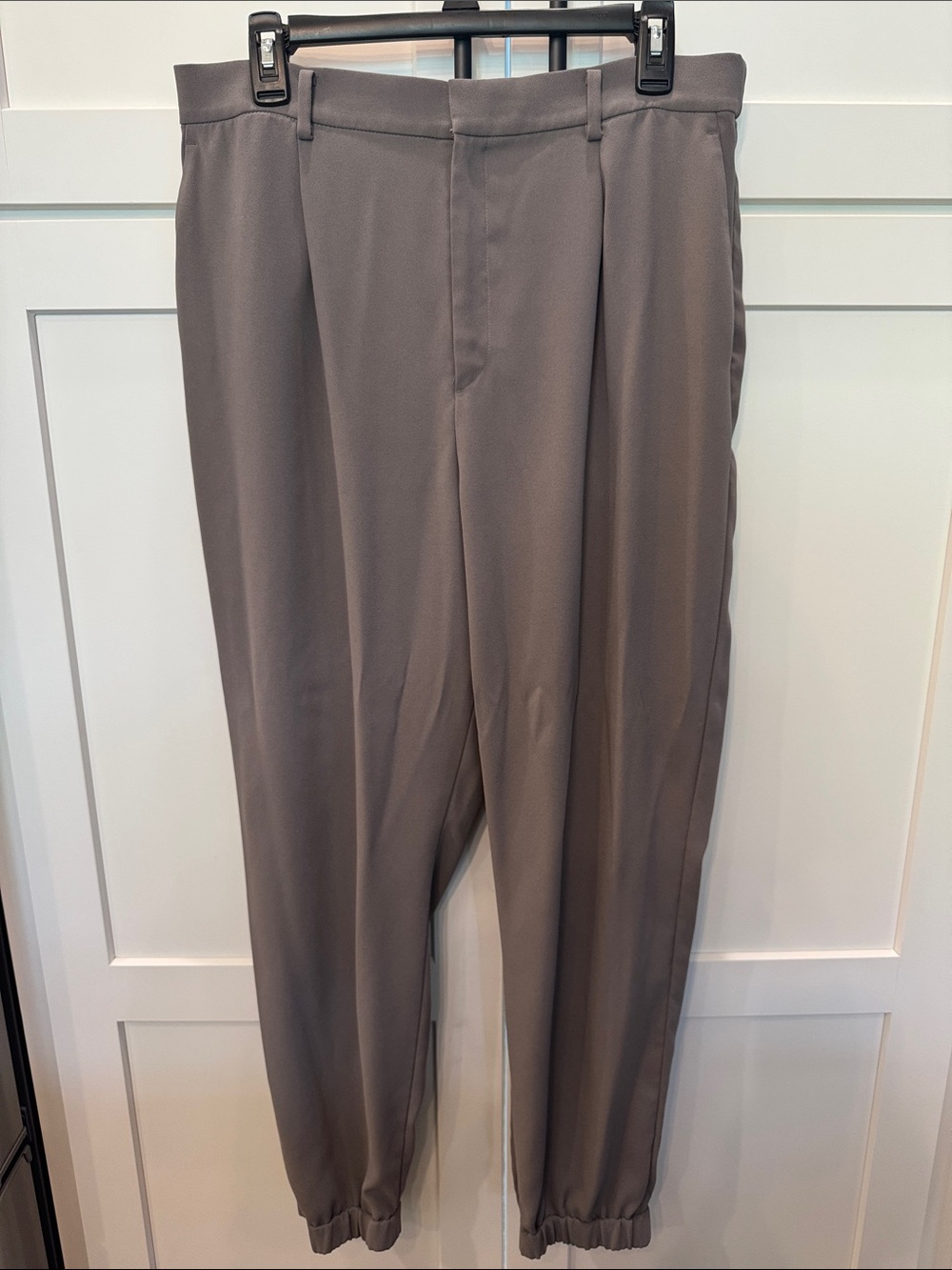 Uniqlo Women's Gray Elastic-Cuff Dress Pants